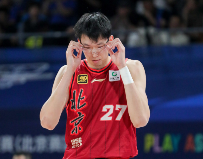 b体育直播-许利民：周琦眼睛初步检查不像去年那么严重 今晚肯定不打