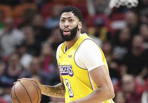 b体育官网-沃格尔：缩减轮换的决定很难 戴维斯休息时间太少